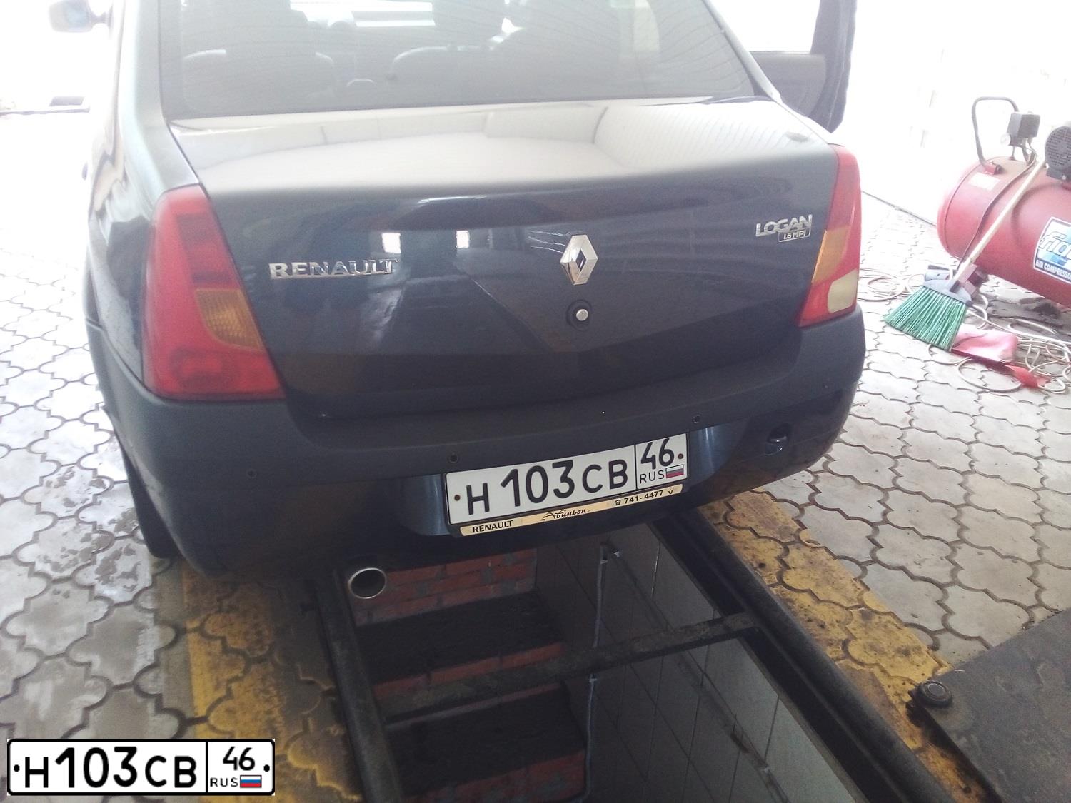 Фото автомобиля RENAULT LOGAN, 2007 — госномер Н103СВ46. Цвет: ТЕМНО-СЕРЫЙ