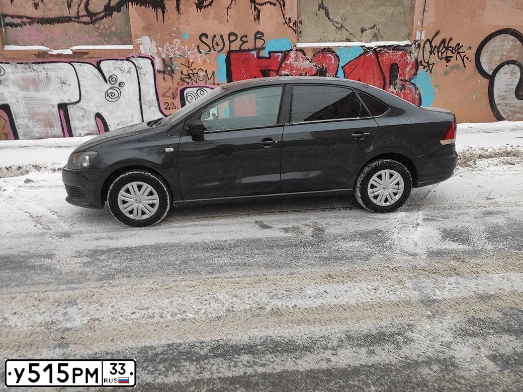 Фото автомобиля VOLKSWAGEN POLO, 2015 — госномер У515РМ33. Цвет: СЕРЫЙ