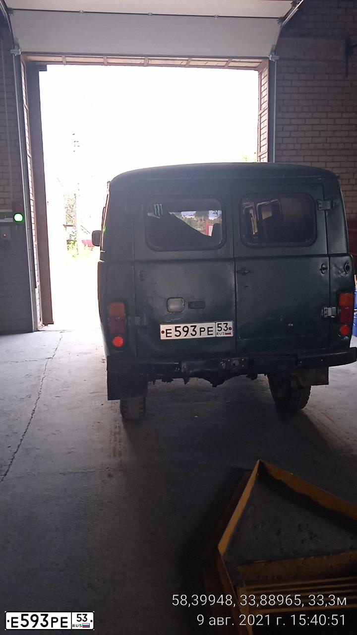 Фото автомобиля UAZ Z 3741, 2003 — госномер Е593РЕ53. Цвет: ТЕМНО ЗЕЛЕНЫЙ
