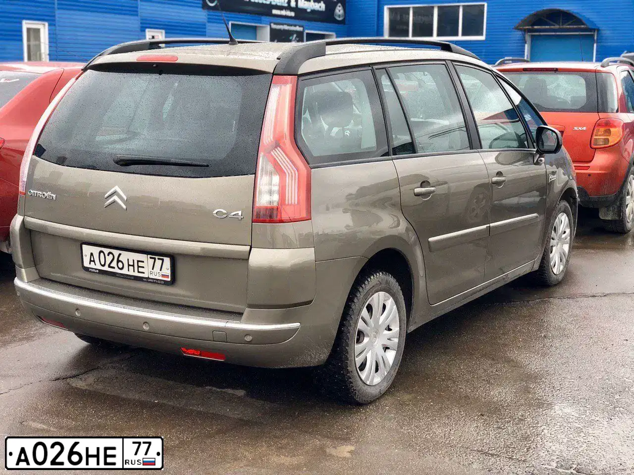 Фото автомобиля MITSUBISHI L 300, 1994 — госномер М410МХ33. Цвет: БЕЛЫЙ