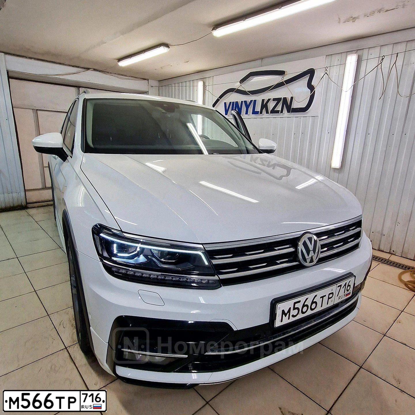 Фото автомобиля VOLKSWAGEN TIGUAN, 2019 — госномер М566ТР716. Цвет: Белый