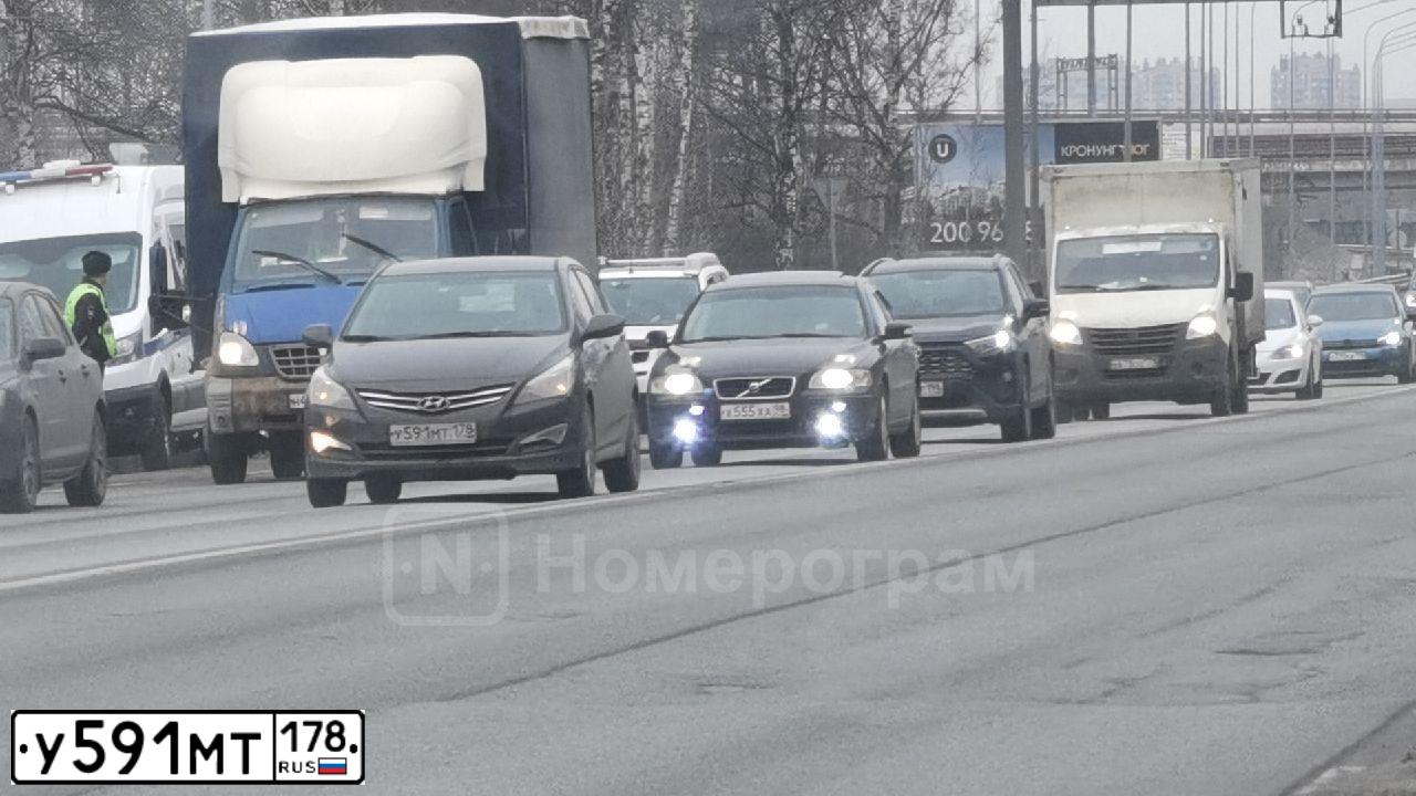 Фото автомобиля HYUNDAI SOLARIS, 2016 — госномер У591МТ178. Цвет: КОРИЧНЕВЫЙ