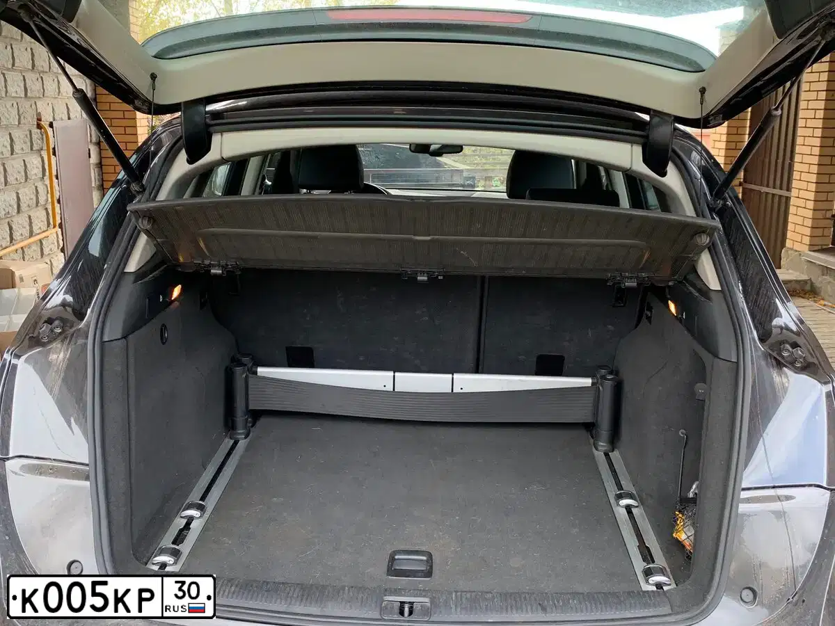 Фото автомобиля CHEVROLET CAPTIVA, 2012 — госномер Т074КН799. Цвет: БЕЖЕВЫЙ