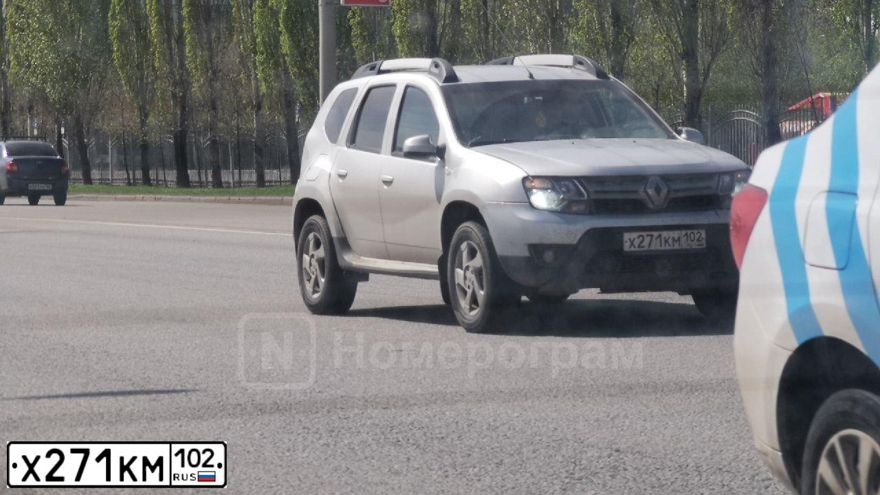 Фото автомобиля RENAULT DUSTER, 2017 — госномер Х271КМ102. Цвет: СВЕТЛО-СЕРЫЙ