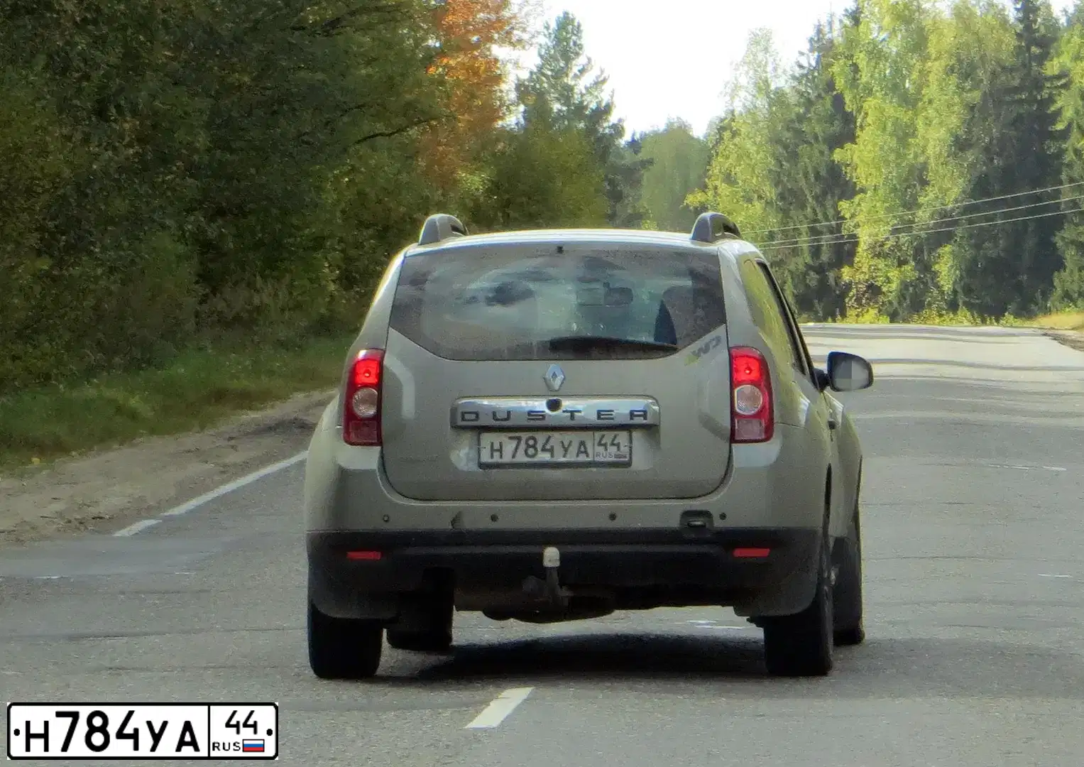 Фото автомобиля RENAULT DUSTER, 2012 — госномер Н784УА44. Цвет: БЕЖЕВЫЙ