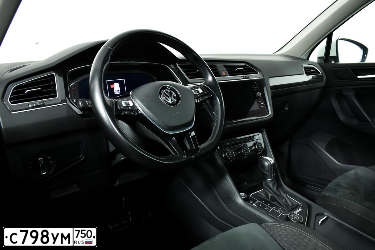 Фото автомобиля VOLKSWAGEN TIGUAN, 2019 — госномер С387ВС40. Цвет: Белый