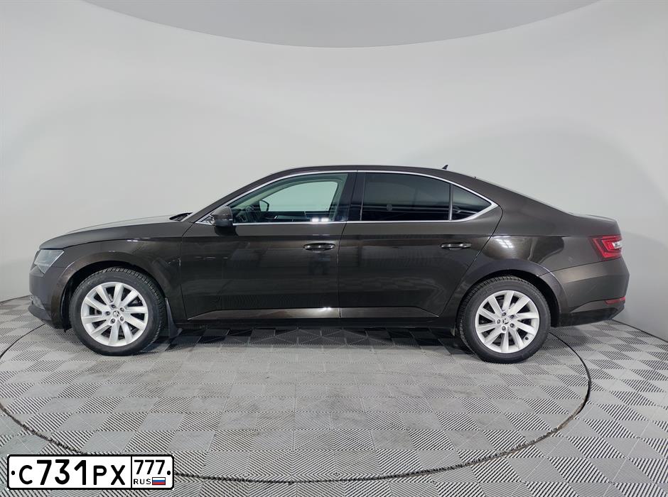Фото автомобиля SKODA SUPERB, 2016 — госномер С731РХ777. Цвет: Коричневый
