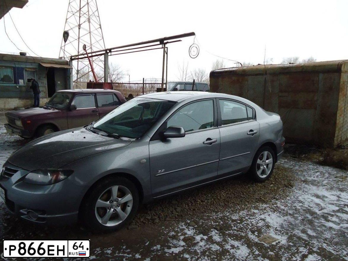 Фото автомобиля MAZDA 3, 2005 — госномер Р866ЕН64. Цвет: СЕРЫЙ
