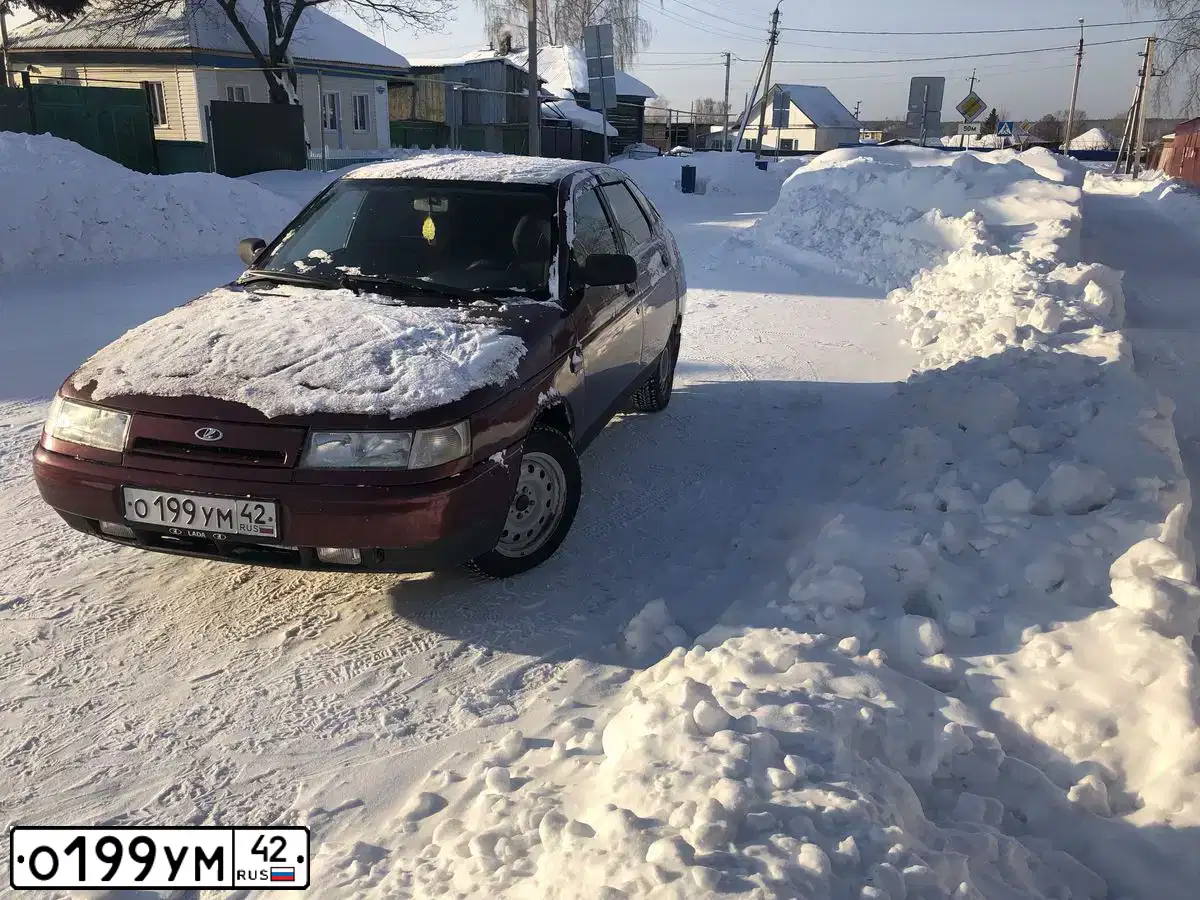 Фото автомобиля LADA 2112 LADA, 2004 — госномер К396НВ154. Цвет: ТЕМНО-МАЛИНОВЫЙ