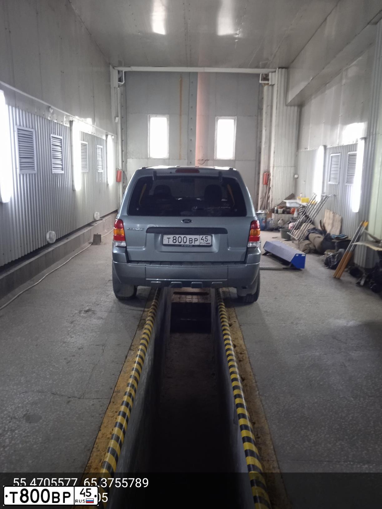 Фото автомобиля FORD ESCAPE, 2004 — госномер Т800ВР45. Цвет: СВЕТЛО-ЗЕЛЕНЫЙ