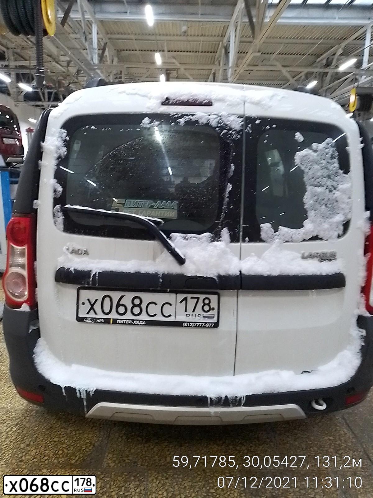 Фото автомобиля LADA LARGUS, 2017 — госномер Х068СС178. Цвет: БЕЛЫЙ