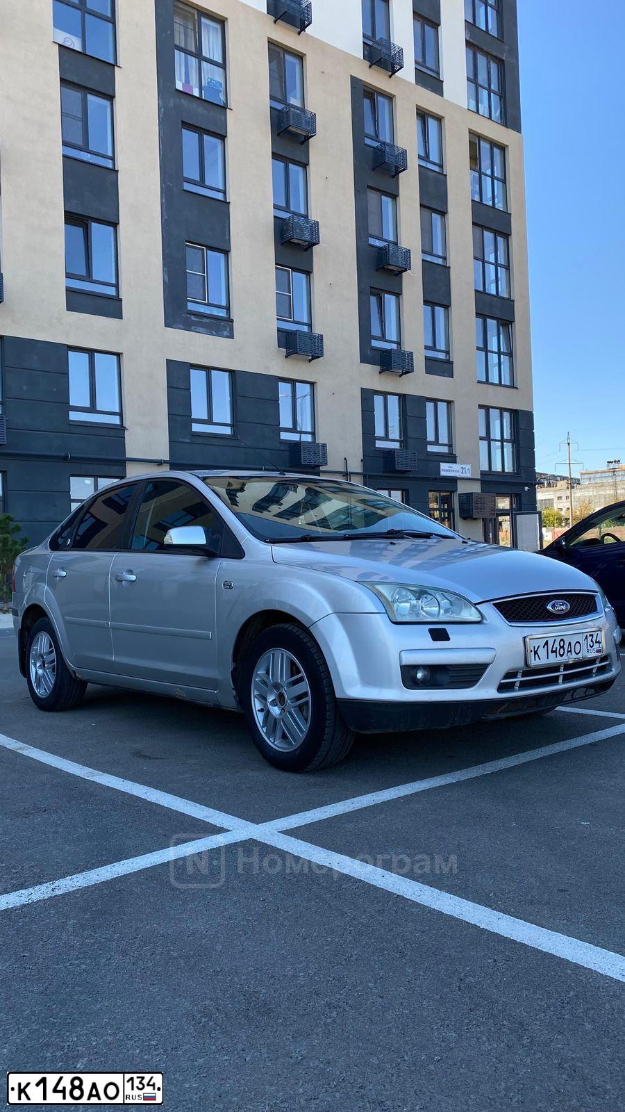 Фото автомобиля FORD FOCUS, 2006 — госномер К148АО134. Цвет: СЕРЕБРИСТЫЙ