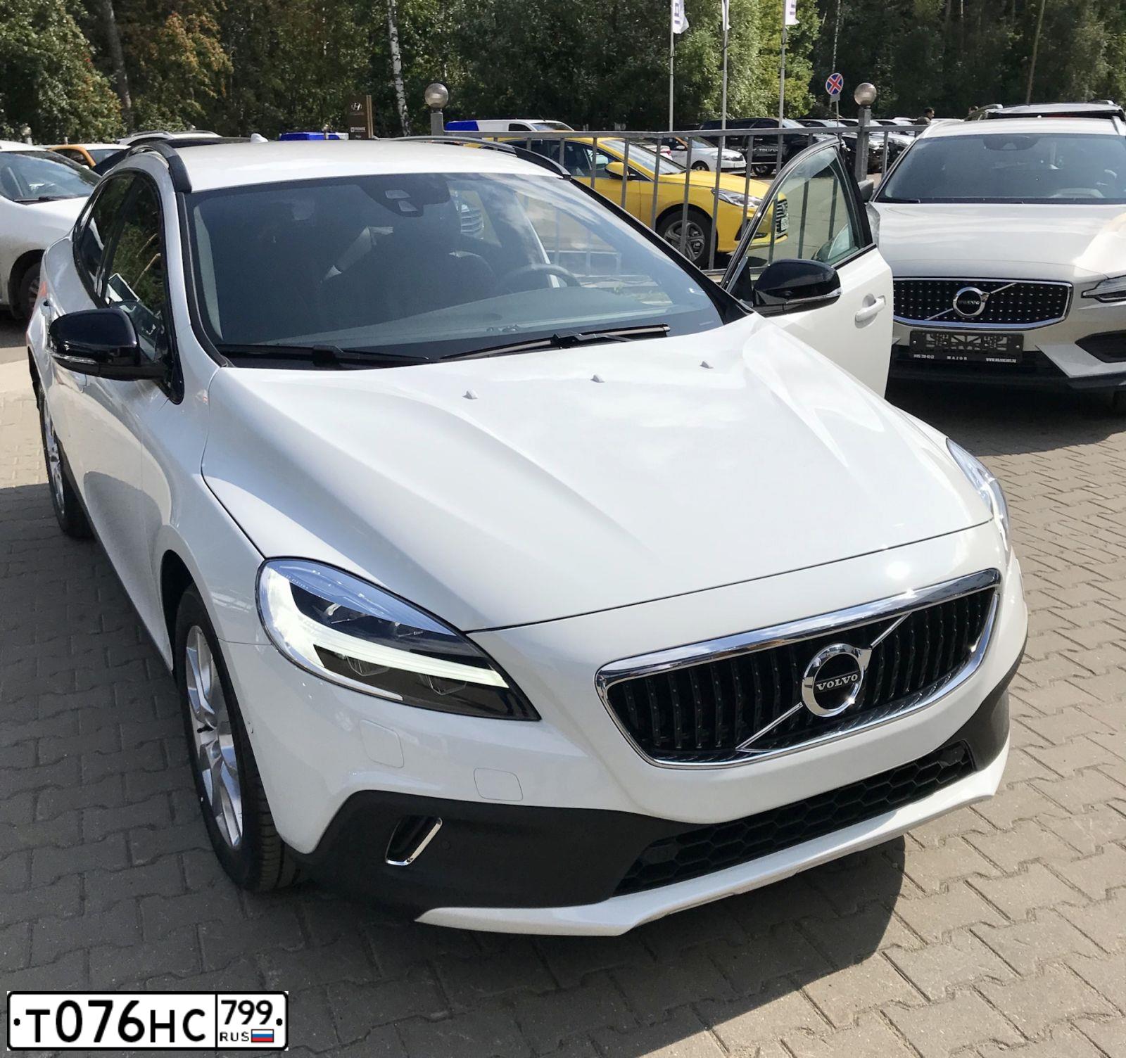 Фото автомобиля VOLVO XC60, 2018 — госномер Т076НС799. Цвет: ЧЕРНЫЙ