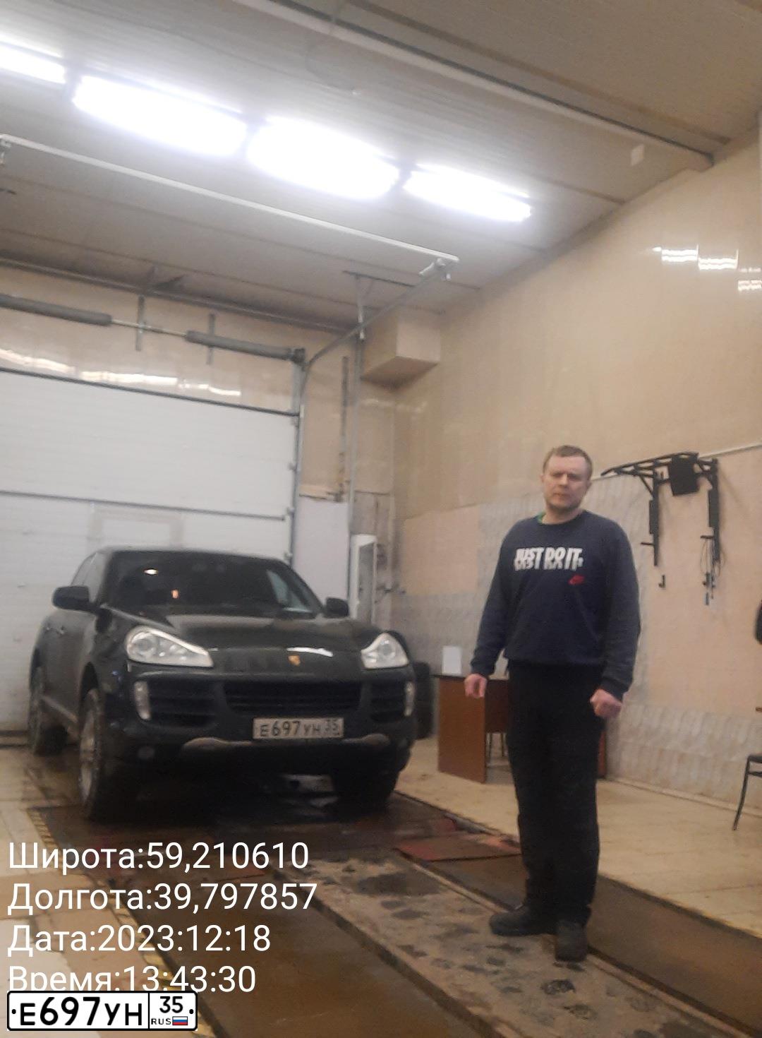 Фото автомобиля PORSCHE CAYENNE, 2007 — госномер Н600СК29. Цвет: Темно-зеленый