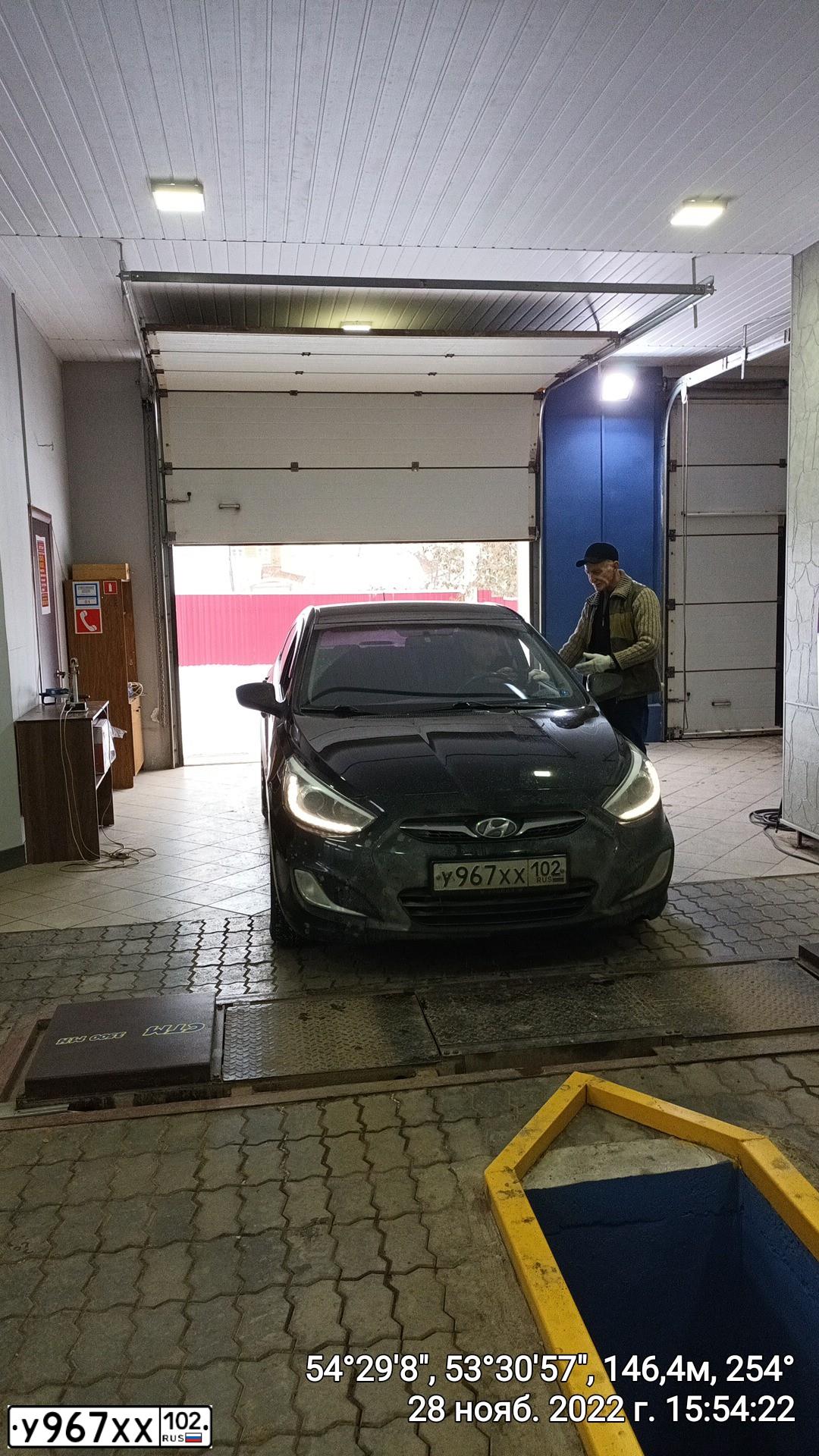 Фото автомобиля HYUNDAI SOLARIS, 2013 — госномер К527АУ702. Цвет: ЧЕРНЫЙ