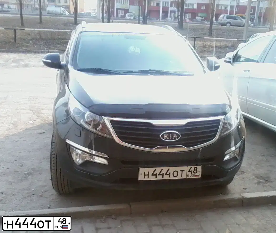 Фото автомобиля KIA SPORTAGE, 2011 — госномер Н444ОТ48. Цвет: ЧЕРНЫЙ