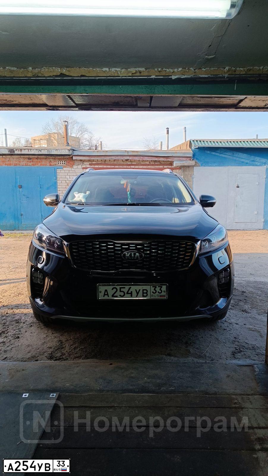 Фото автомобиля KIA SORENTO, 2018 — госномер Н643СМ750. Цвет: ЧЕРНЫЙ