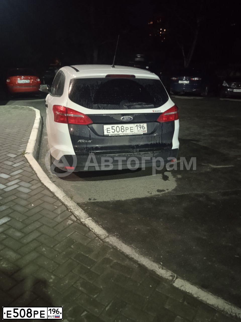 Фото автомобиля KIA RIO, 2015 — госномер А137АО156. Цвет: БЕЛЫЙ