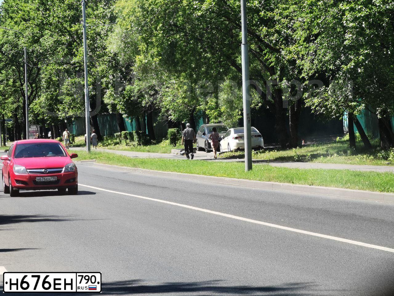 Фото автомобиля OPEL ASTRA, 2008 — госномер Н676ЕН790. Цвет: Красный