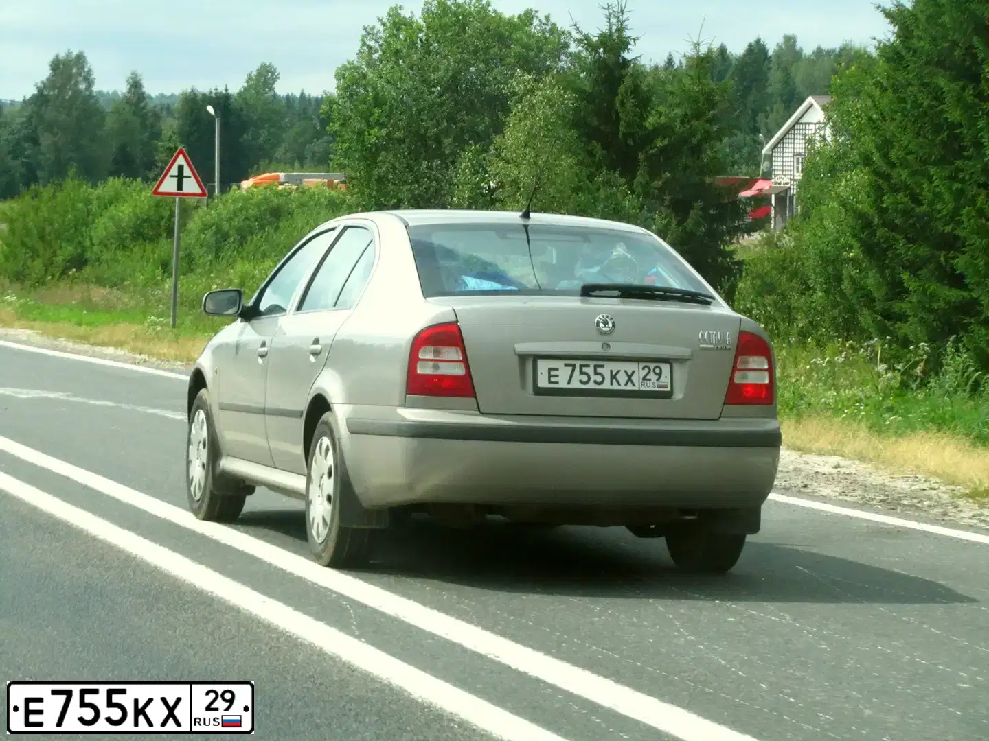 Фото автомобиля SKODA OCTAVIA, 2008 — госномер М271МК29. Цвет: СВЕТЛО-СЕРЫЙ
