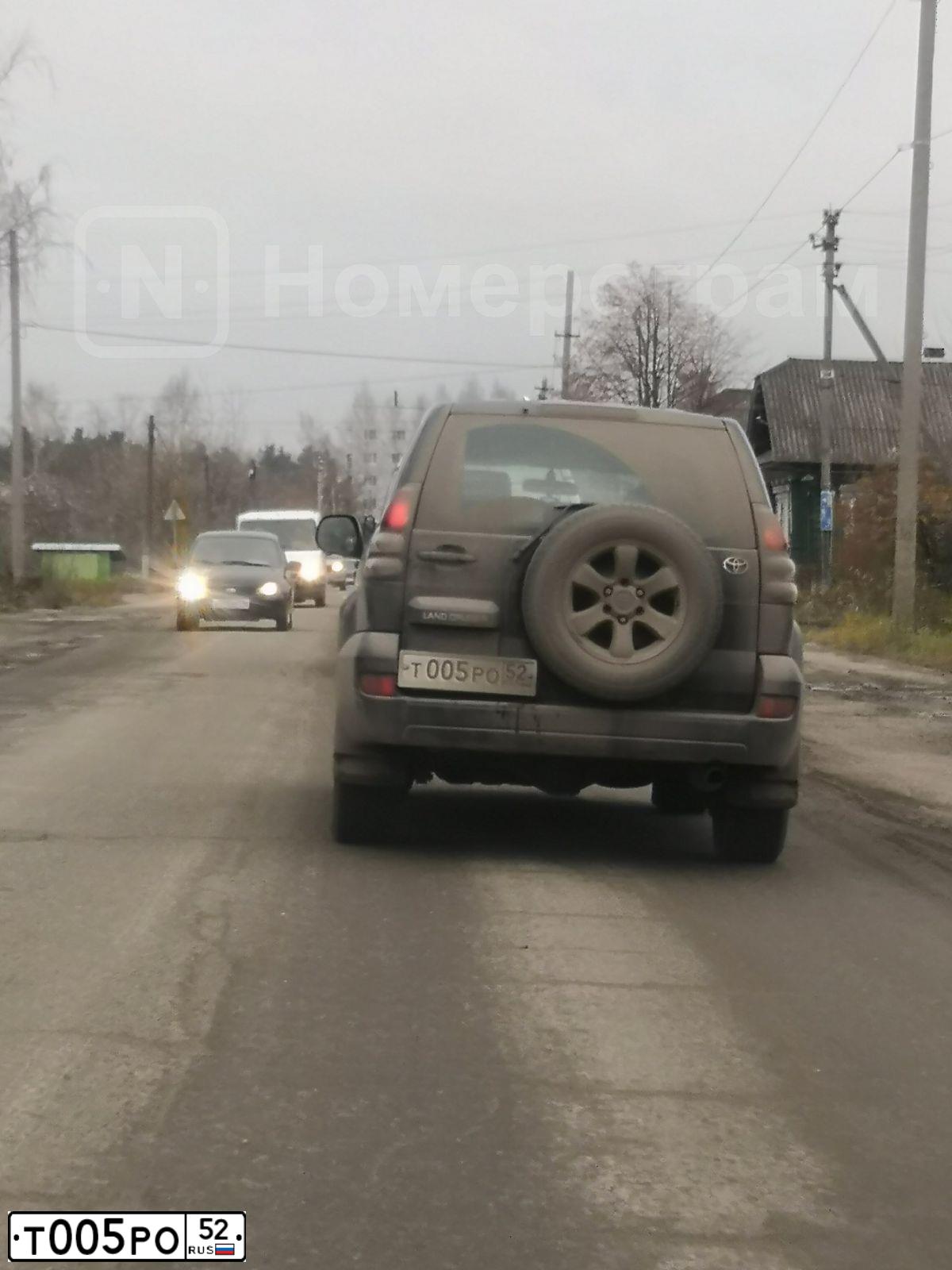 Фото автомобиля TOYOTA LANDCRUISER, 2007 — госномер Т005РО52. Цвет: ЧЕРНЫЙ