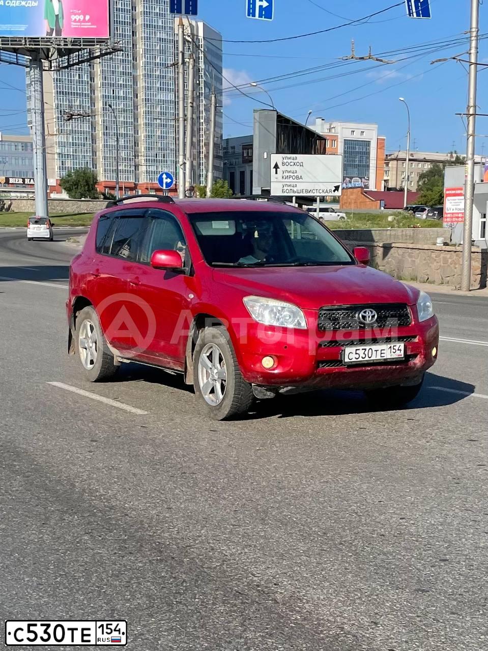 Фото автомобиля TOYOTA RAV4, 2007 — госномер С530ТЕ154. Цвет: Красный