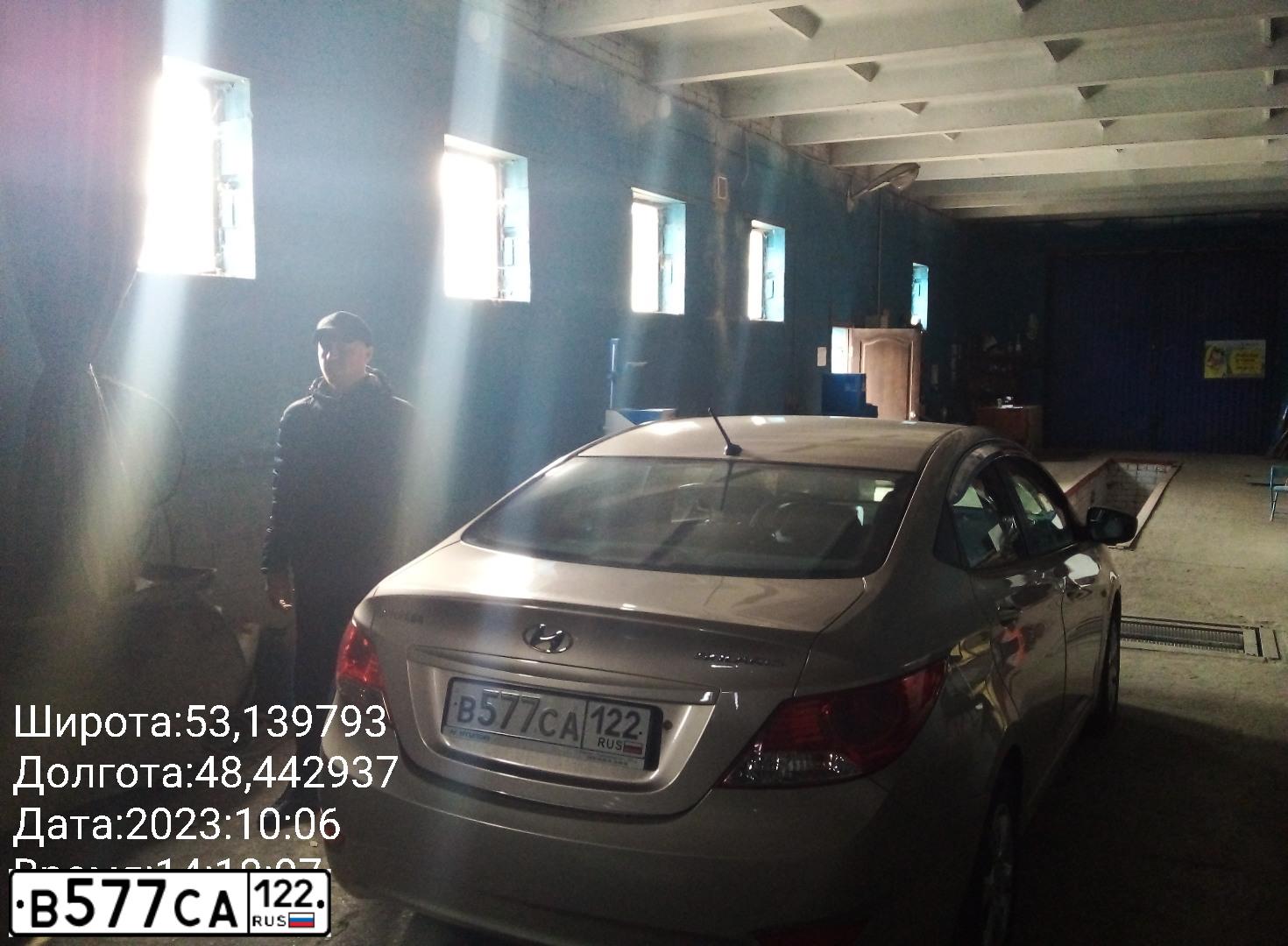Фото автомобиля HYUNDAI SOLARIS, 2011 — госномер М001АН22. Цвет: БЕЖЕВО-СЕРЫЙ