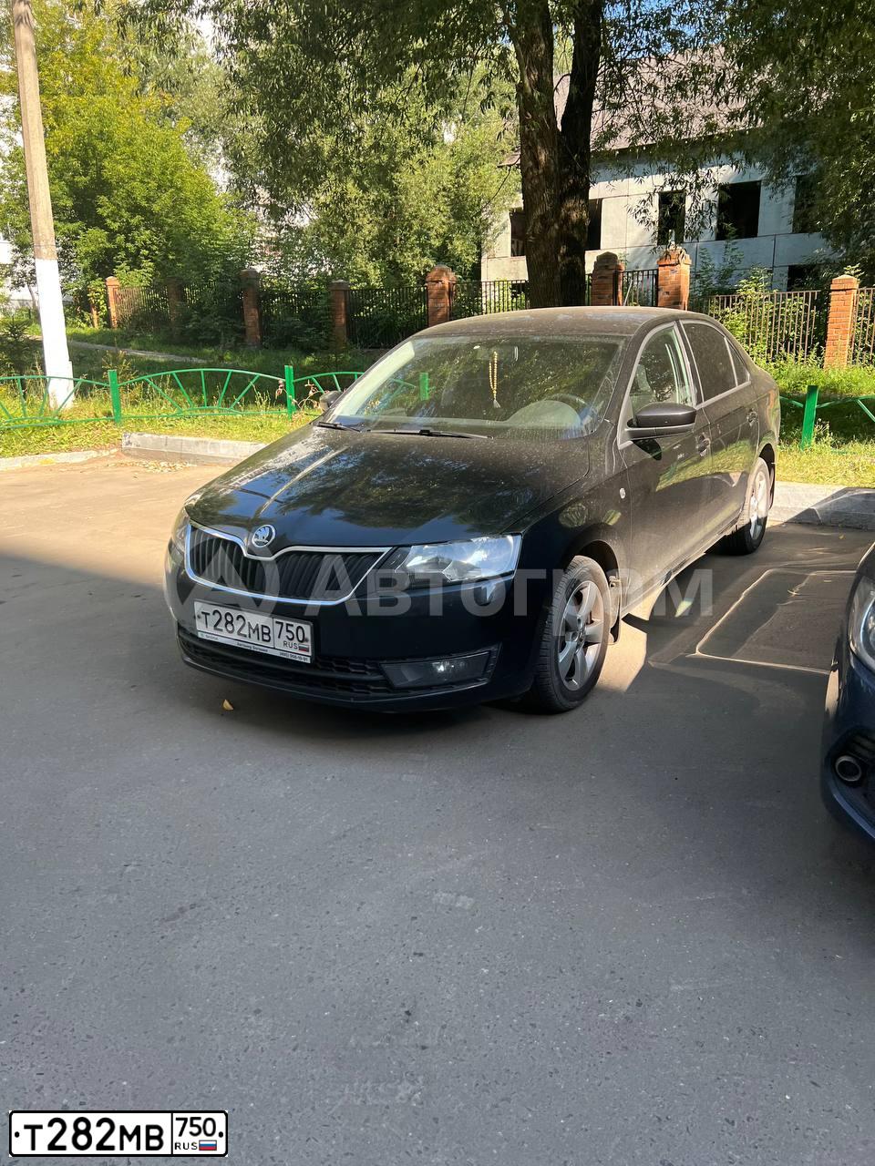Фото автомобиля SKODA RAPID, 2014 — госномер Т282МВ750. Цвет: ЧЕРНЫЙ