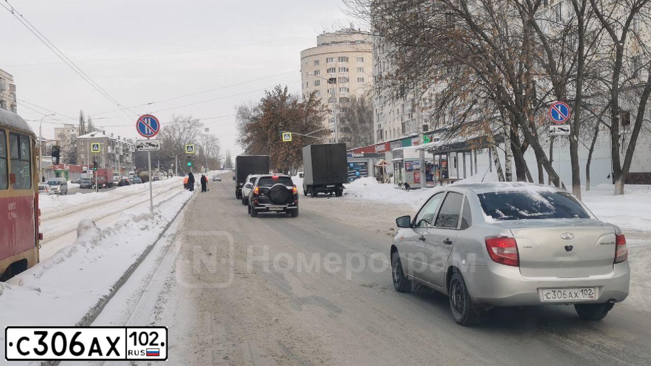 Фото автомобиля LADA 2190 GRANTA, 2014 — госномер С306АХ102. Цвет: СЕРЕБРИСТЫЙ
