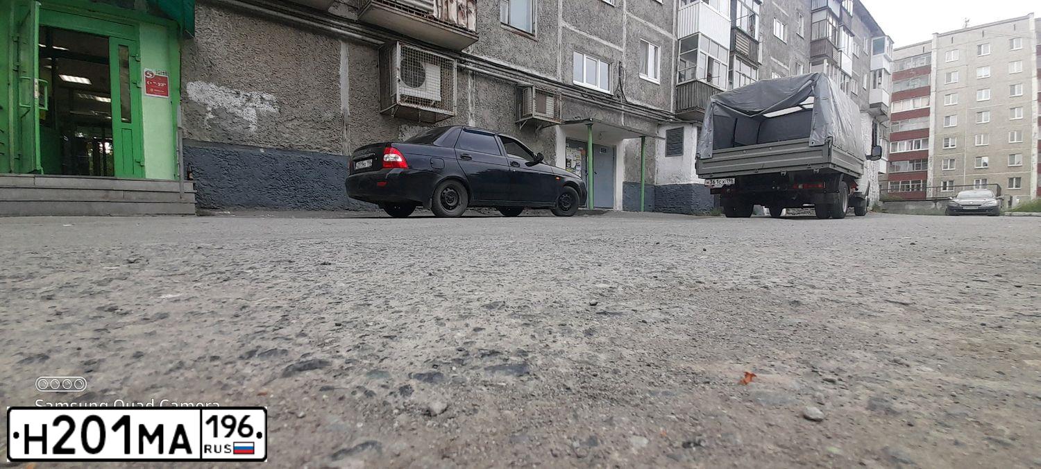 Фото автомобиля LADA 2170 PRIORA, 2007 — госномер Т298ВВ96. Цвет: Сине-Черный