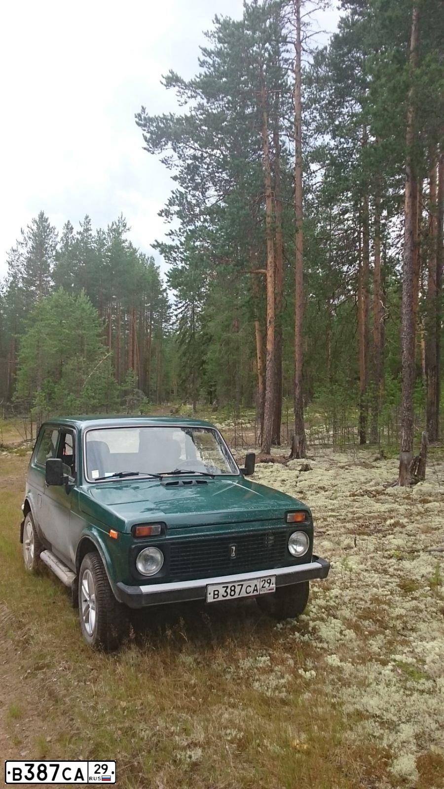 Фото автомобиля LADA 2121 NIVA, 1999 — госномер Е907УА35. Цвет: ЗЕЛЕНЫЙ