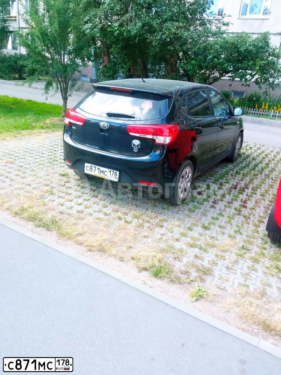 Фото автомобиля KIA RIO, 2015 — госномер С871МС178. Цвет: ЧЕРНЫЙ