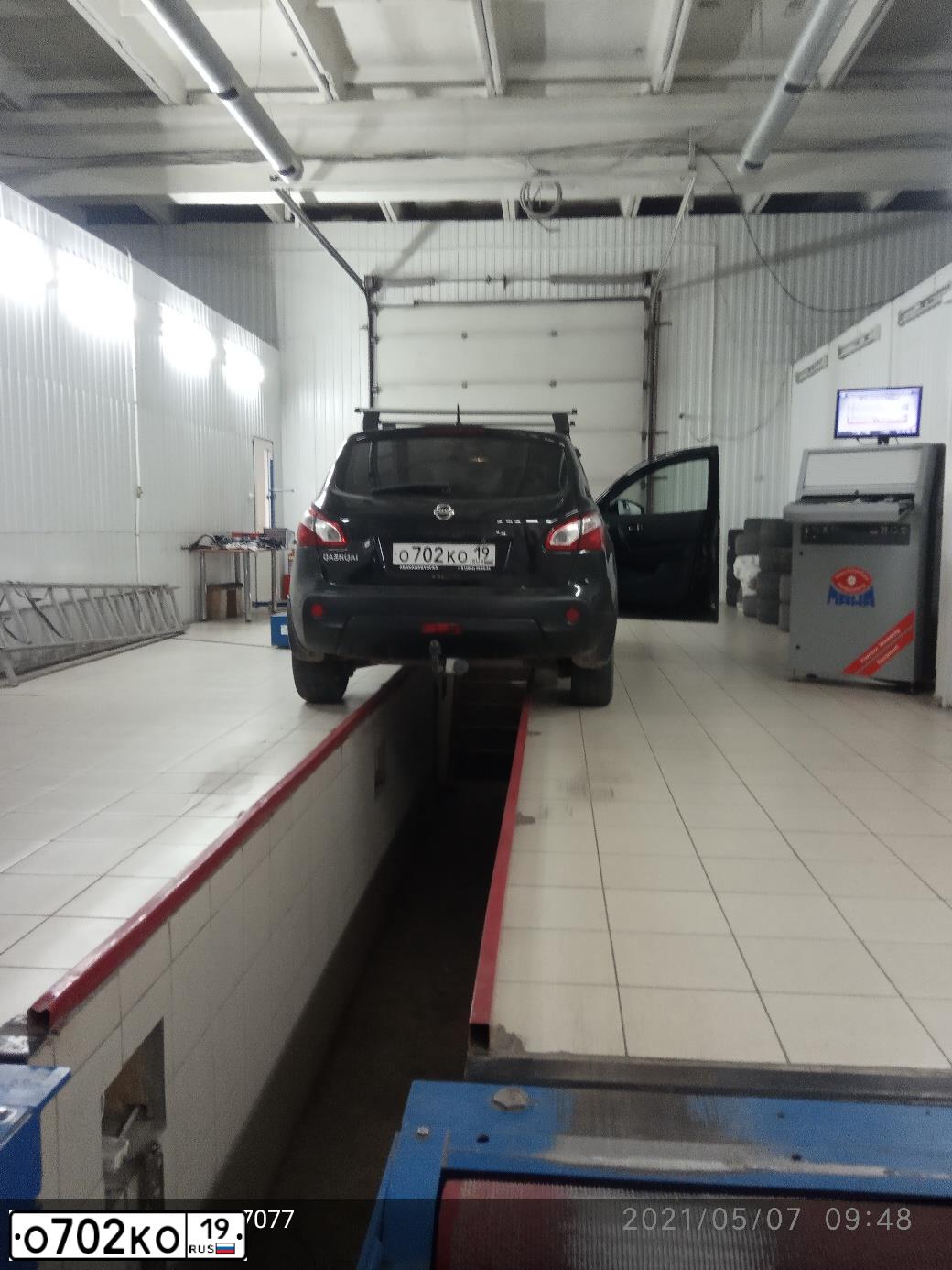 Фото автомобиля NISSAN QASHQAI, 2012 — госномер Х587РВ124. Цвет: ЧЕРНЫЙ