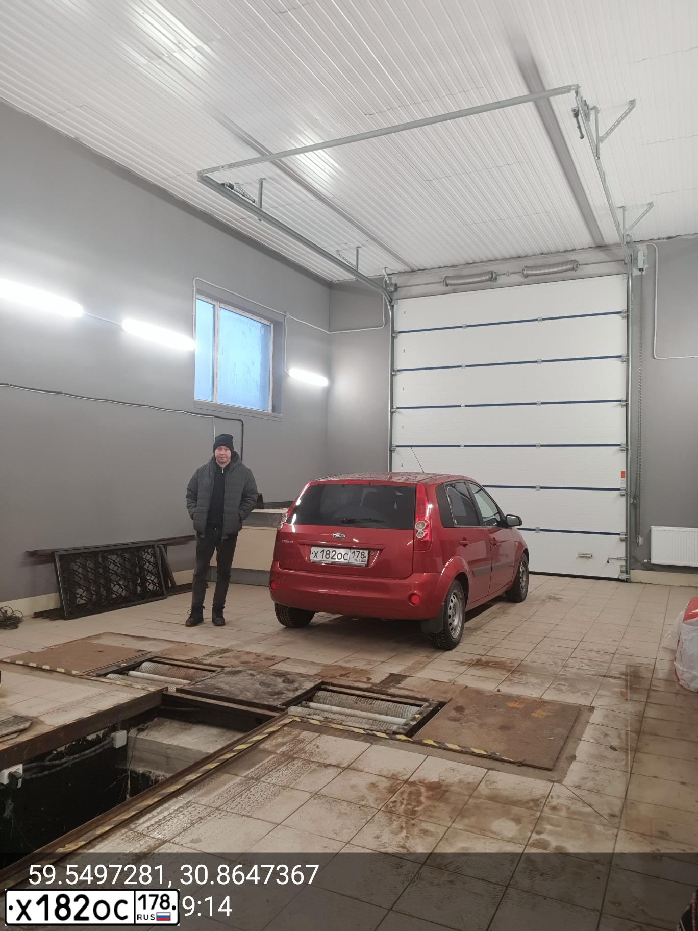 Фото автомобиля FORD FIESTA / ASPIRE, 2007 — госномер Х182ОС178. Цвет: ТЕМНО-КРАСНЫЙ