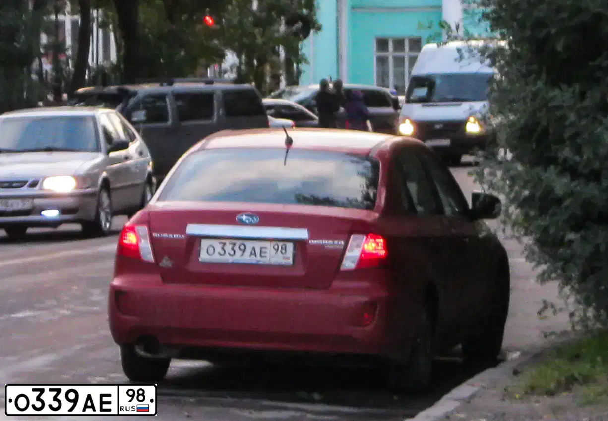 Фото автомобиля SUBARU IMPREZA, 2008 — госномер О339АЕ98. Цвет: Красный
