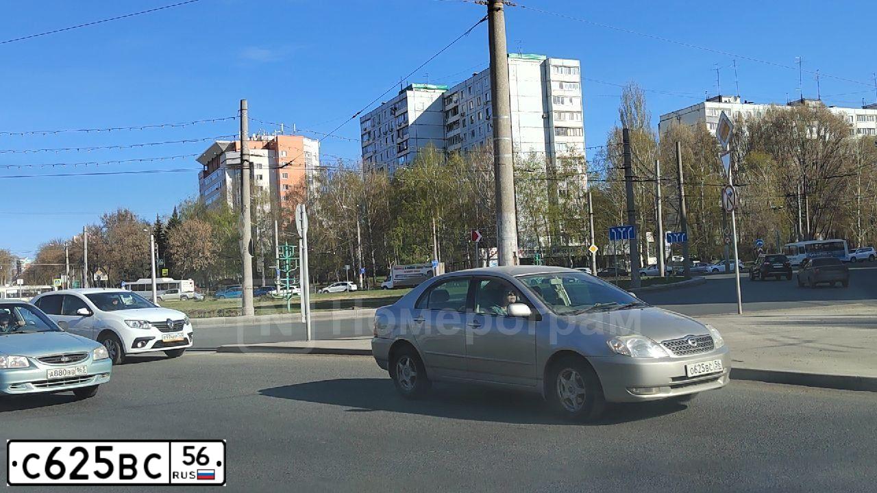 Фото автомобиля LADA 2112, 2005 — госномер Е923КН156. Цвет: СЕРЕБРИСТЫЙ МЕТАЛЛИК