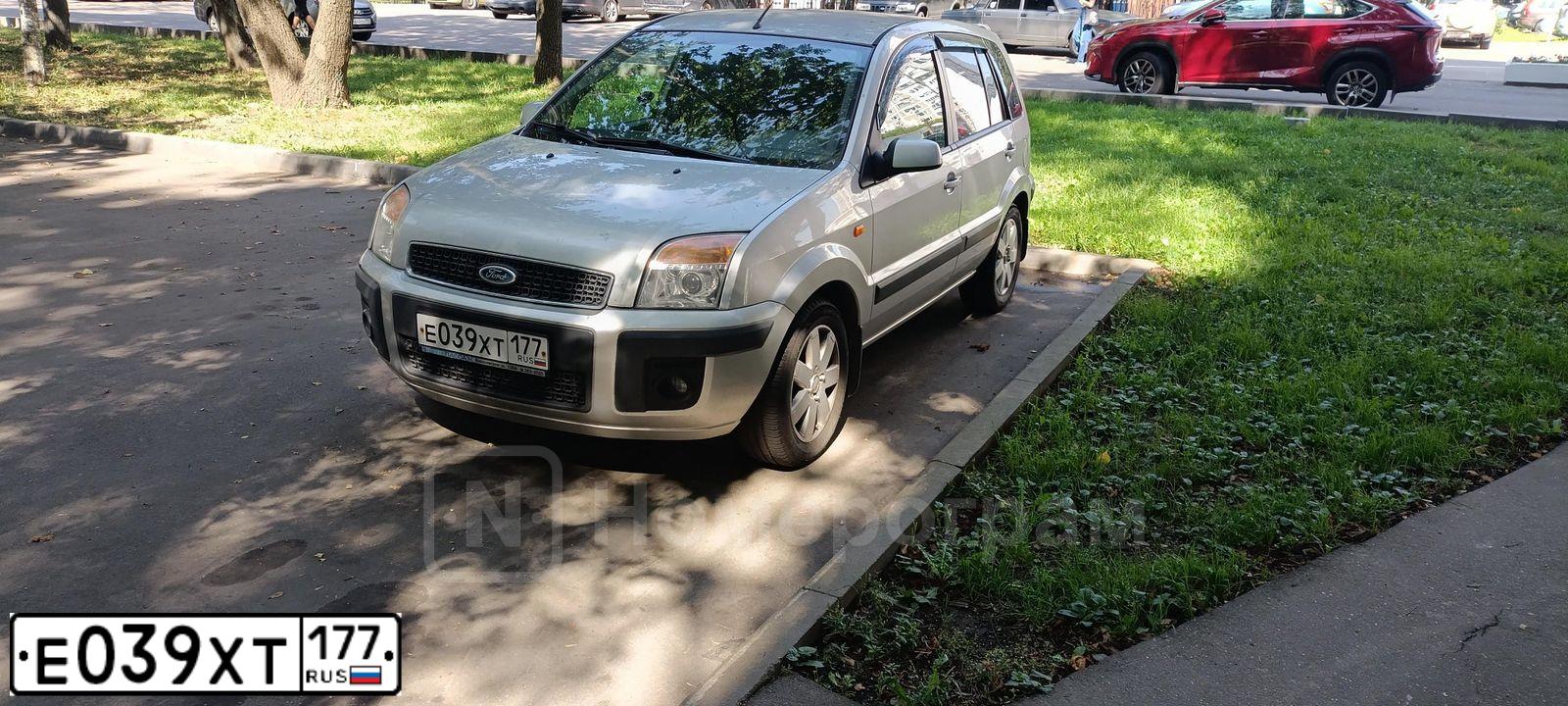 Фото автомобиля FORD FUSION, 2007 — госномер Е039ХТ177. Цвет: СЕРЫЙ СВЕТЛЫЙ