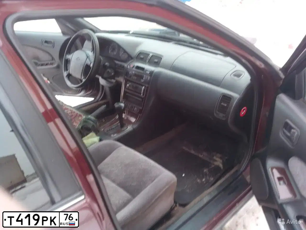 Фото автомобиля NISSAN MAXIMA, 1996 — госномер К114УС18. Цвет: ВИШНЕВЫЙ