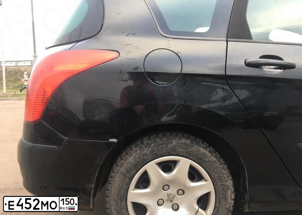 Фото автомобиля PEUGEOT 308, 2008 — госномер Е452МО150. Цвет: ЧЕРНЫЙ