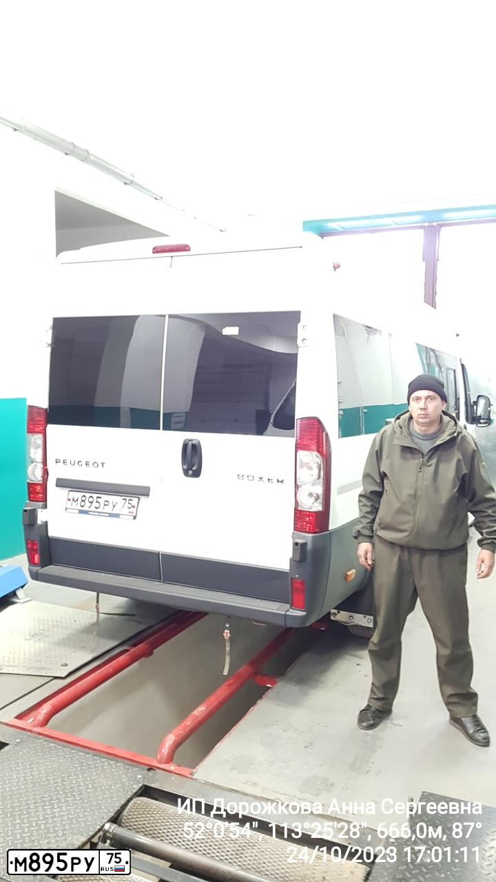 Фото автомобиля PEUGEOT BOXER, 2014 — госномер М895РУ75. Цвет: БЕЛЫЙ