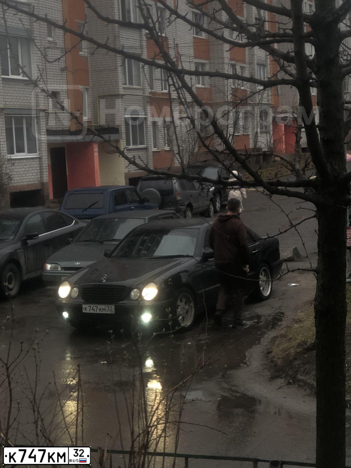 Фото автомобиля CHEVROLET LACETTI, 2009 — госномер Т409КО32. Цвет: Серебристый