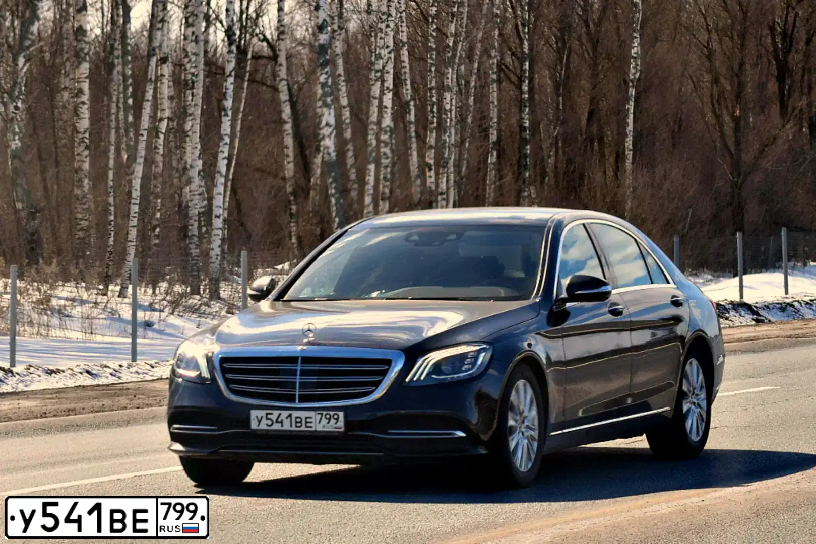 Фото автомобиля MERCEDES S-KLASSE, 2017 — госномер Р521ОЕ797. Цвет: ЧЕРНО-СИНИЙ