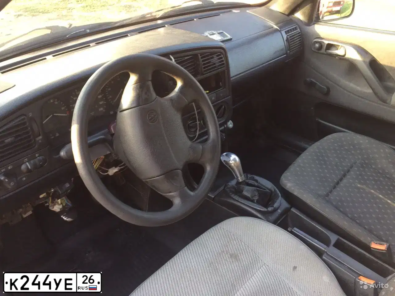 Фото автомобиля VOLKSWAGEN PASSAT, 1994 — госномер О645ТХ161. Цвет: КРАСНЫЙ