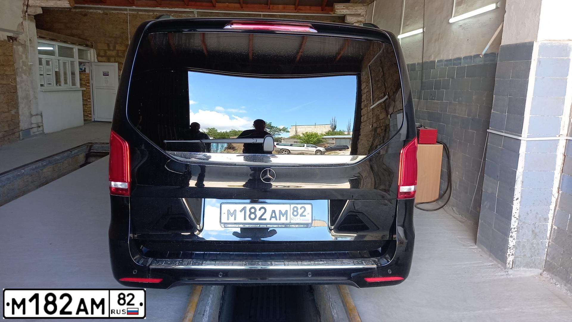 Фото автомобиля MERCEDES V-KLASSE, 2019 — госномер М943СН82. Цвет: ЧЕРНЫЙ