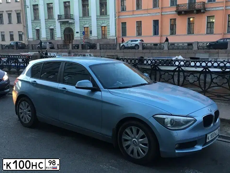 Фото автомобиля BMW 318, 2018 — госномер С032ЕЕ198. Цвет: синий