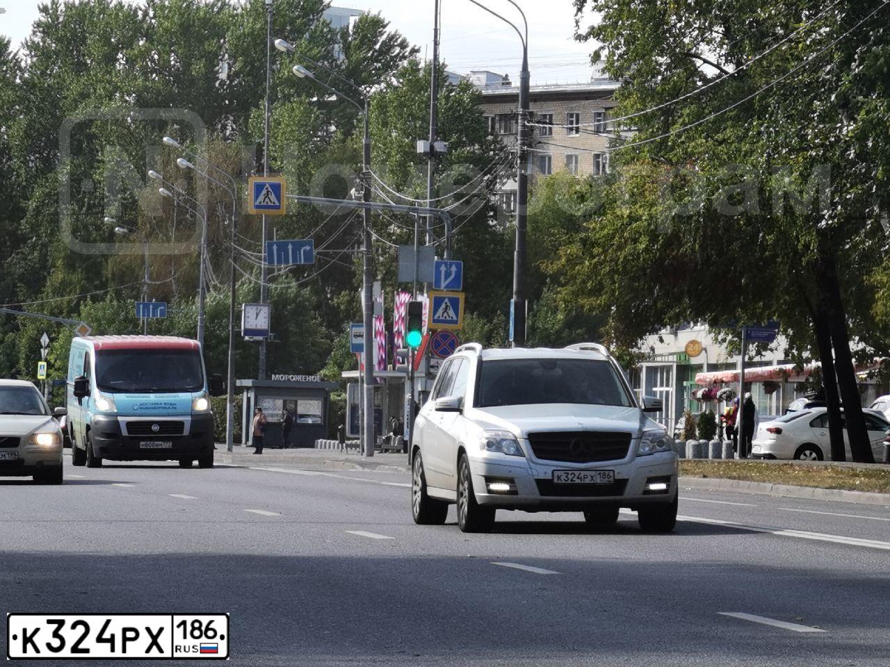 Фото автомобиля MERCEDES GLK-KLASSE, 2011 — госномер Р202РВ64. Цвет: Серый