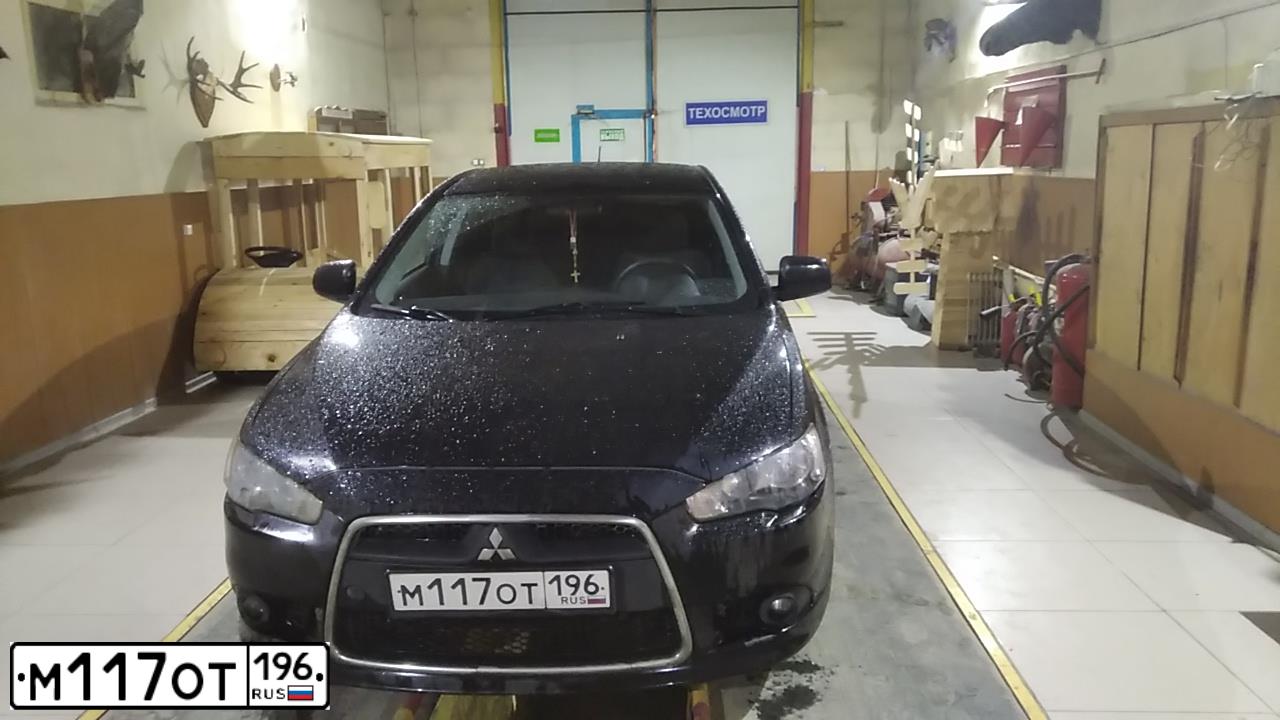 Фото автомобиля MITSUBISHI LANCER, 2012 — госномер М117ОТ196. Цвет: ЧЕРНЫЙ