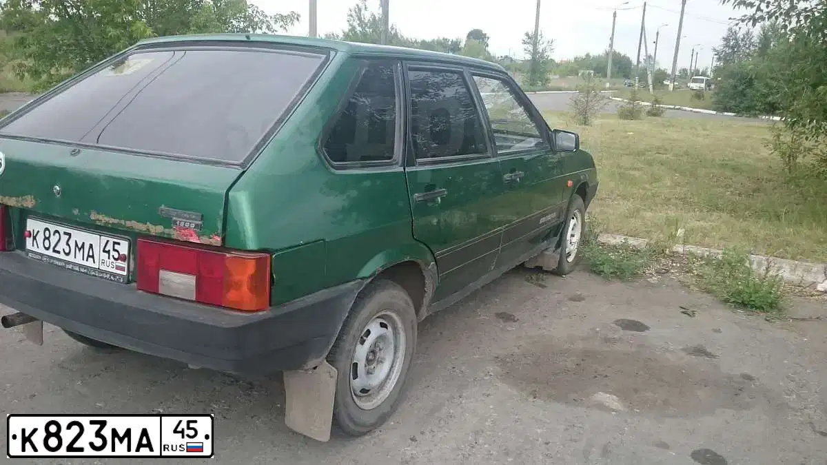 Фото автомобиля LADA 2109 SAMARA, 2001 — госномер К823МА45. Цвет: ЗЕЛЕНЫЙ
