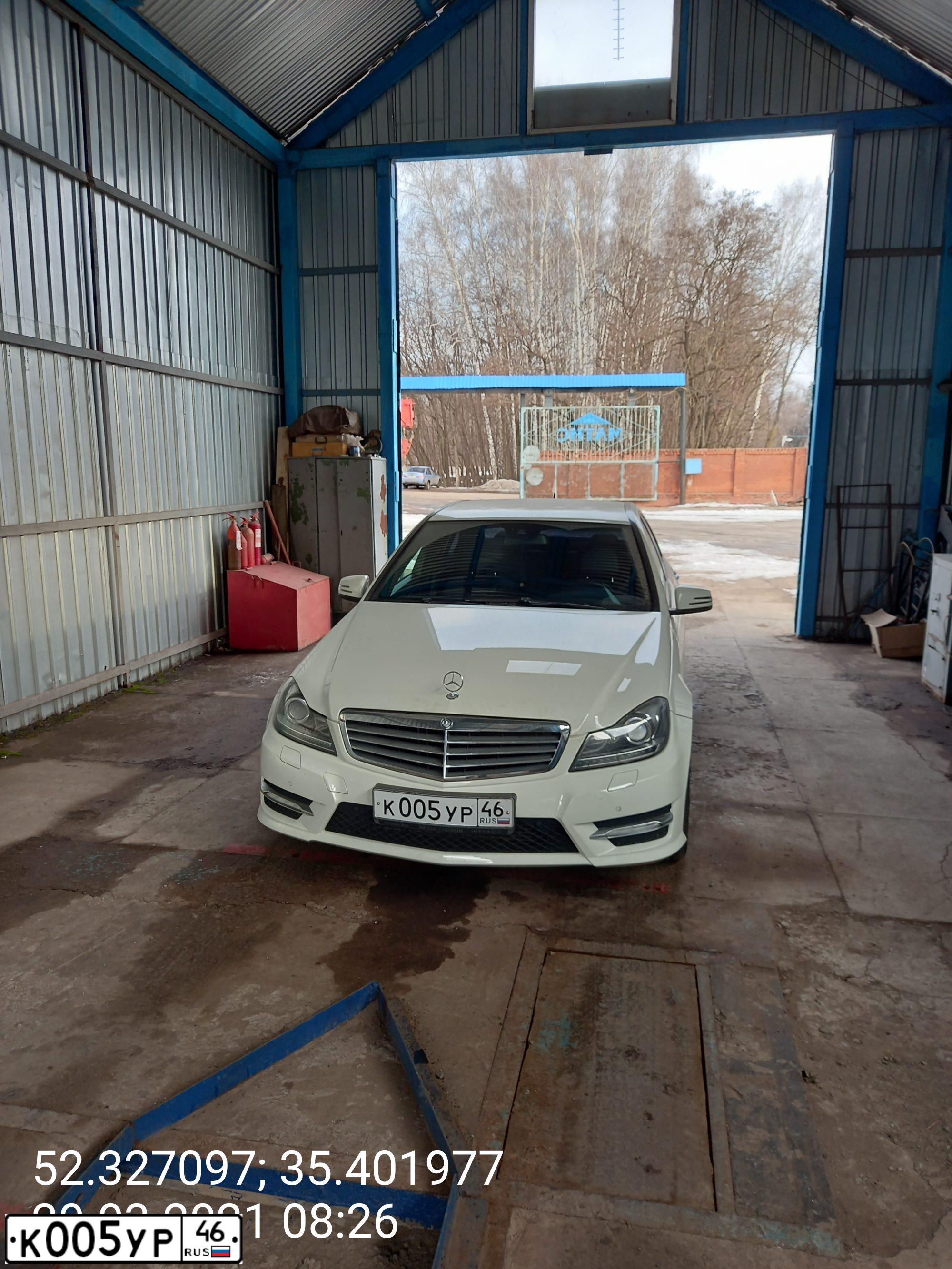 Фото автомобиля MERCEDES-BENZ C180, 2011 — госномер Х375ТК31. Цвет: Белый