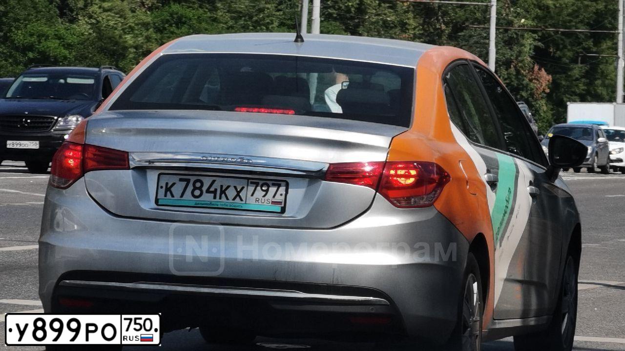 Фото автомобиля SKODA OCTAVIA, 2018 — госномер Р581МУ193. Цвет: Белый